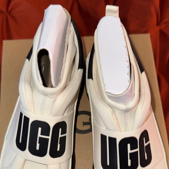 UGG Cream Slip-On Sneakers with Black Logo - Picture 7 of 9